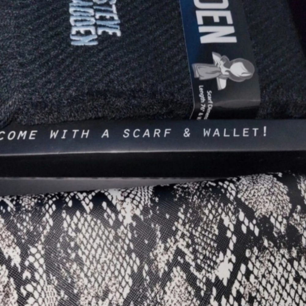Steve Madden Wristlet & Scarf Boxed Gift Set (NEW) - Picture 8 of 10